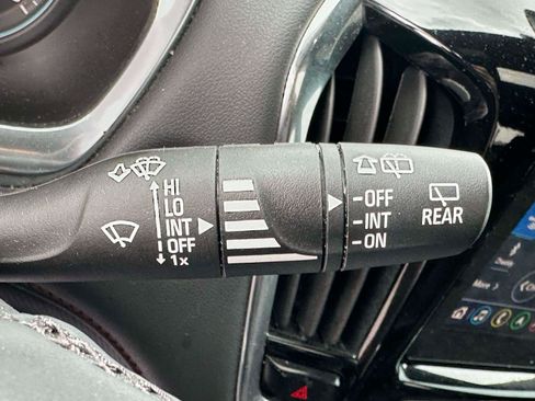 Used 2023 Chevrolet Traverse RS AWD/4WD image 22