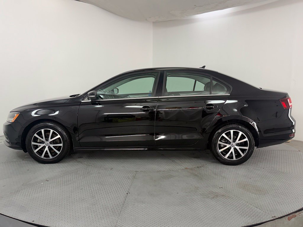Used 2017 Volkswagen Jetta SE FWD image 4