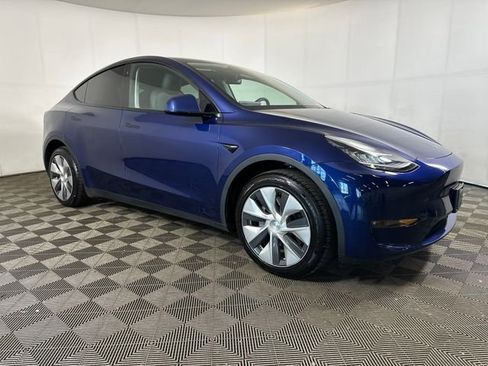 Used 2022 Tesla Model Y Long Range AWD/4WD image 2