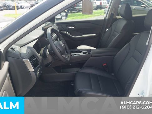 Used 2025 Nissan Rogue SL AWD/4WD image 16