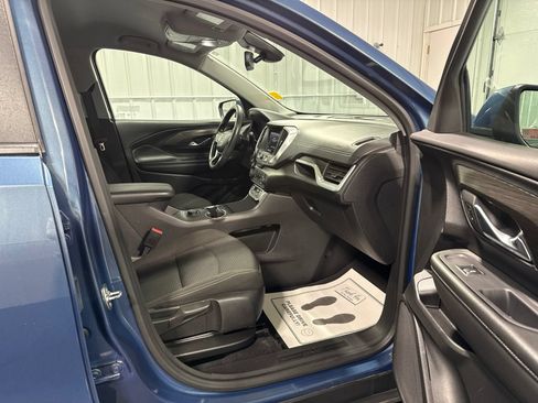 Used 2024 GMC Terrain SLE FWD image 10