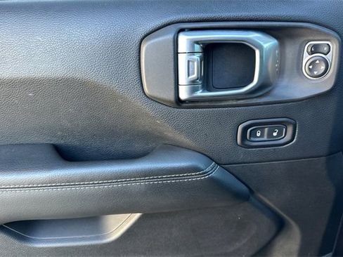 Used 2019 Jeep Wrangler Unlimited Sahara image 14