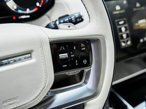 Used 2025 Land Rover Range Rover Long Wheelbase SE image 61