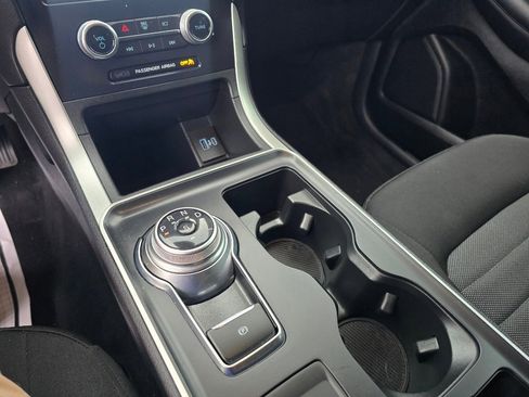 Used 2024 Ford Edge SE w/ Black Appearance Package image 11