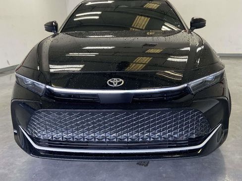 Certified 2025 Toyota Crown Nightshade image 4