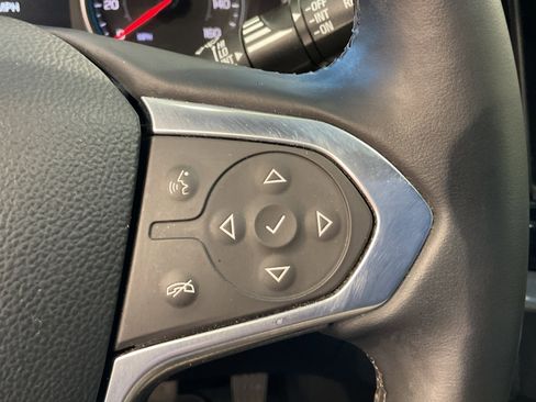 Used 2023 Chevrolet Traverse LT image 22