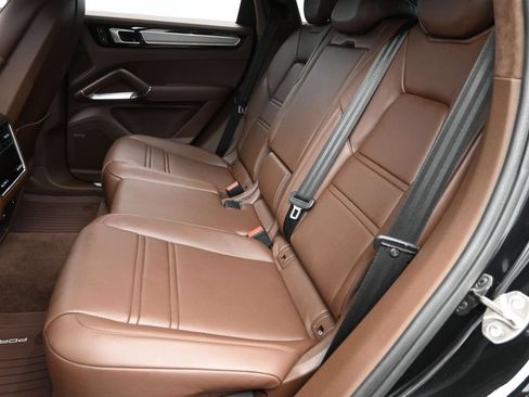 Certified 2023 Porsche Cayenne Turbo S AWD/4WD image 19