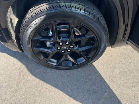 Used 2025 Chevrolet Traverse RS AWD/4WD image 29