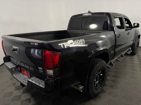 Used 2018 Toyota Tacoma TRD Sport AWD/4WD image 8