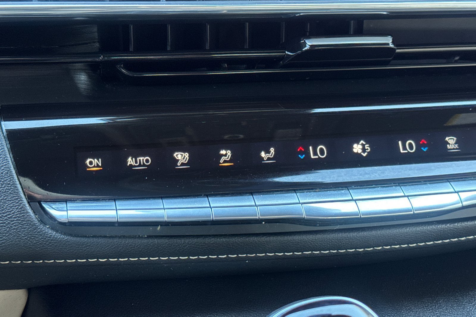 Certified 2023 Cadillac Escalade Premium Luxury AWD/4WD image 27