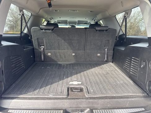 Used 2019 Chevrolet Suburban LT image 7
