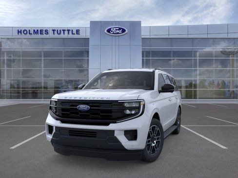 New 2026 Ford Expedition Active image 2