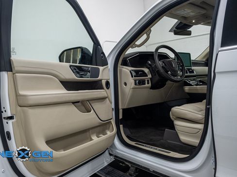Used 2020 Lincoln Navigator Reserve w/ Equipment Group 208A Reserve image 9