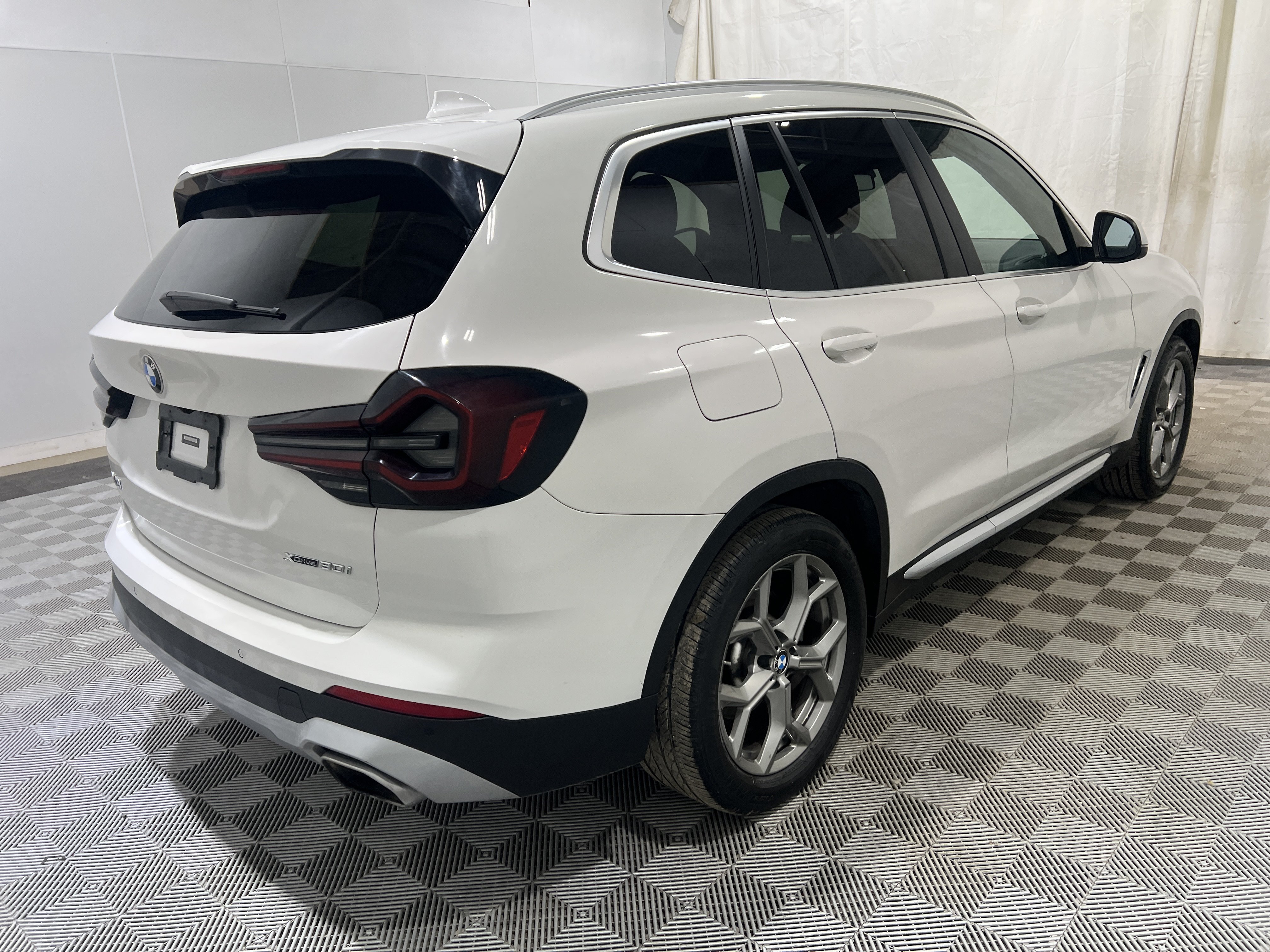 Used 2022 BMW X3 xDrive30i AWD/4WD image 3