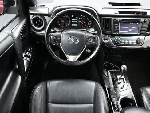 Used 2018 Toyota RAV4 SE w/ Power Extra Value Package FWD image 12