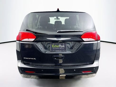 Used 2018 Chrysler Pacifica L FWD image 7