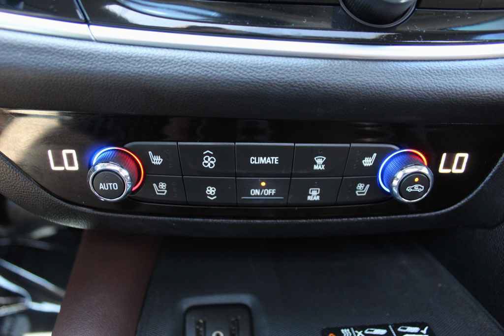 Used 2018 Buick Enclave Avenir w/ Avenir Technology Package FWD image 20