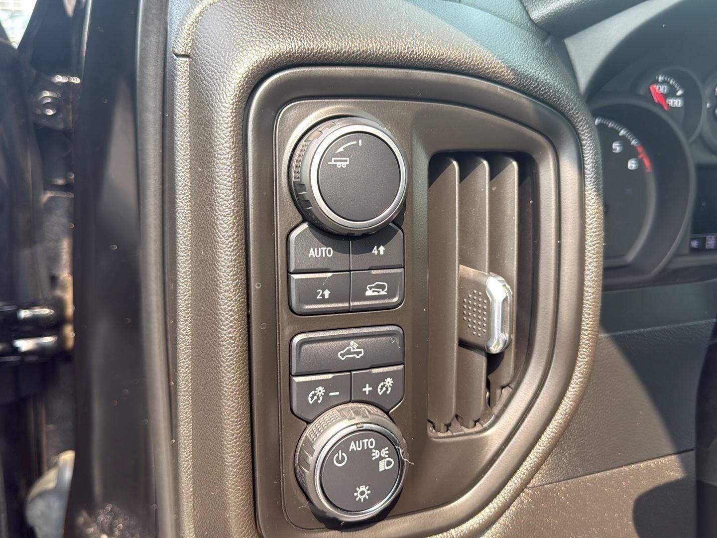 Used 2022 Chevrolet Silverado 1500 Custom AWD/4WD image 11