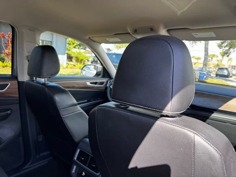 Used 2024 Volkswagen Atlas SE FWD image 15