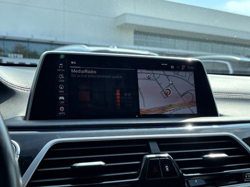 Used 2020 BMW 750i xDrive w/ Executive Package AWD/4WD image 24