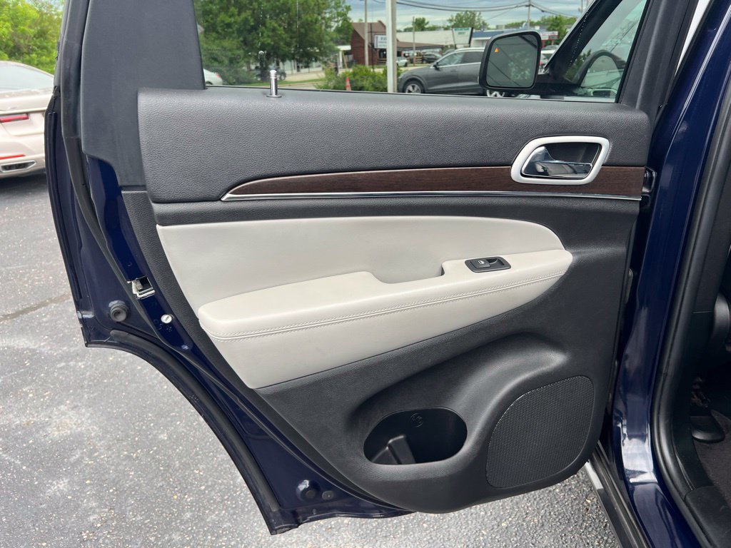 Used 2018 Jeep Grand Cherokee Limited AWD/4WD image 16