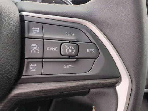 Used 2024 Jeep Grand Cherokee Limited w/ Luxury Tech Group II AWD/4WD image 26