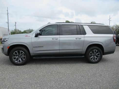 Used 2024 Chevrolet Suburban Z71 w/ Luxury Package AWD/4WD image 4