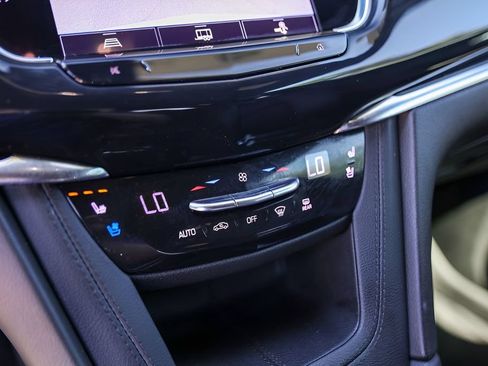 Used 2022 Cadillac XT6 Premium Luxury FWD image 19