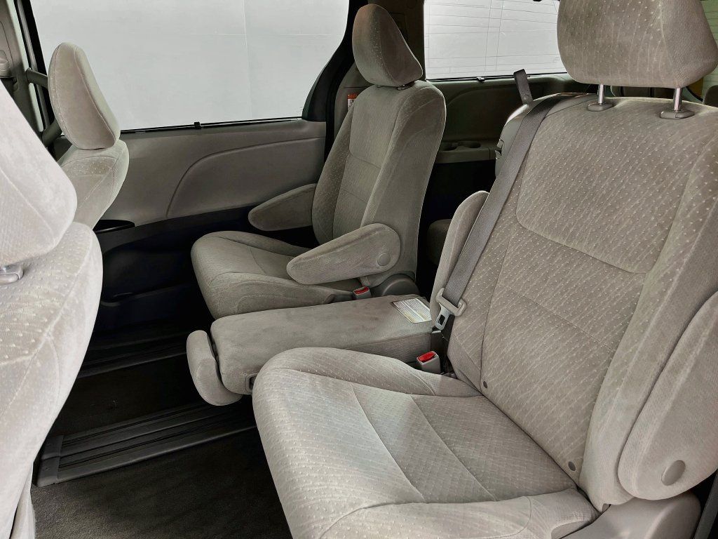 Used 2020 Toyota Sienna LE FWD image 25