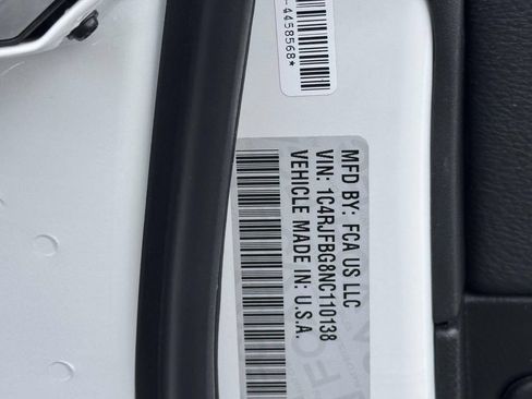 Used 2022 Jeep Grand Cherokee Limited AWD/4WD image 30
