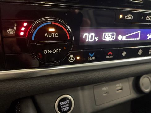 Used 2023 Nissan Rogue SL w/ SL Premium Package image 11