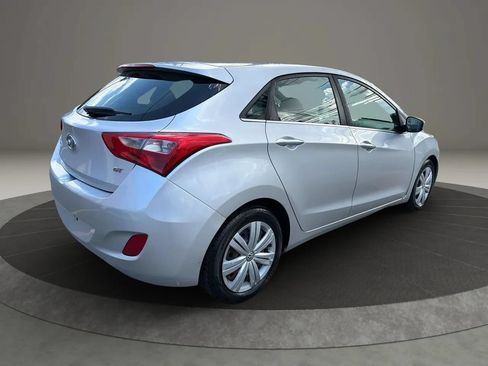 Used 2017 Hyundai Elantra GT FWD image 5