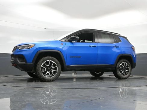 Used 2025 Jeep Compass Trailhawk AWD/4WD image 45