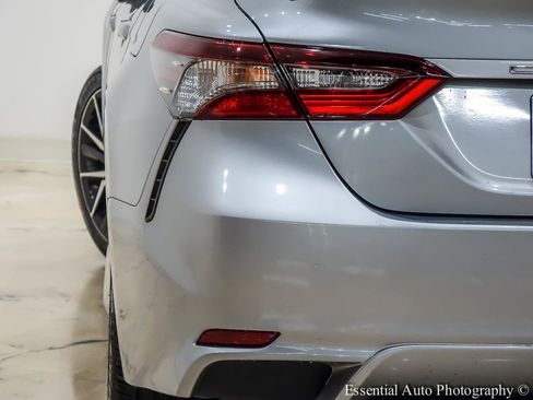 Used 2021 Toyota Camry SE image 8