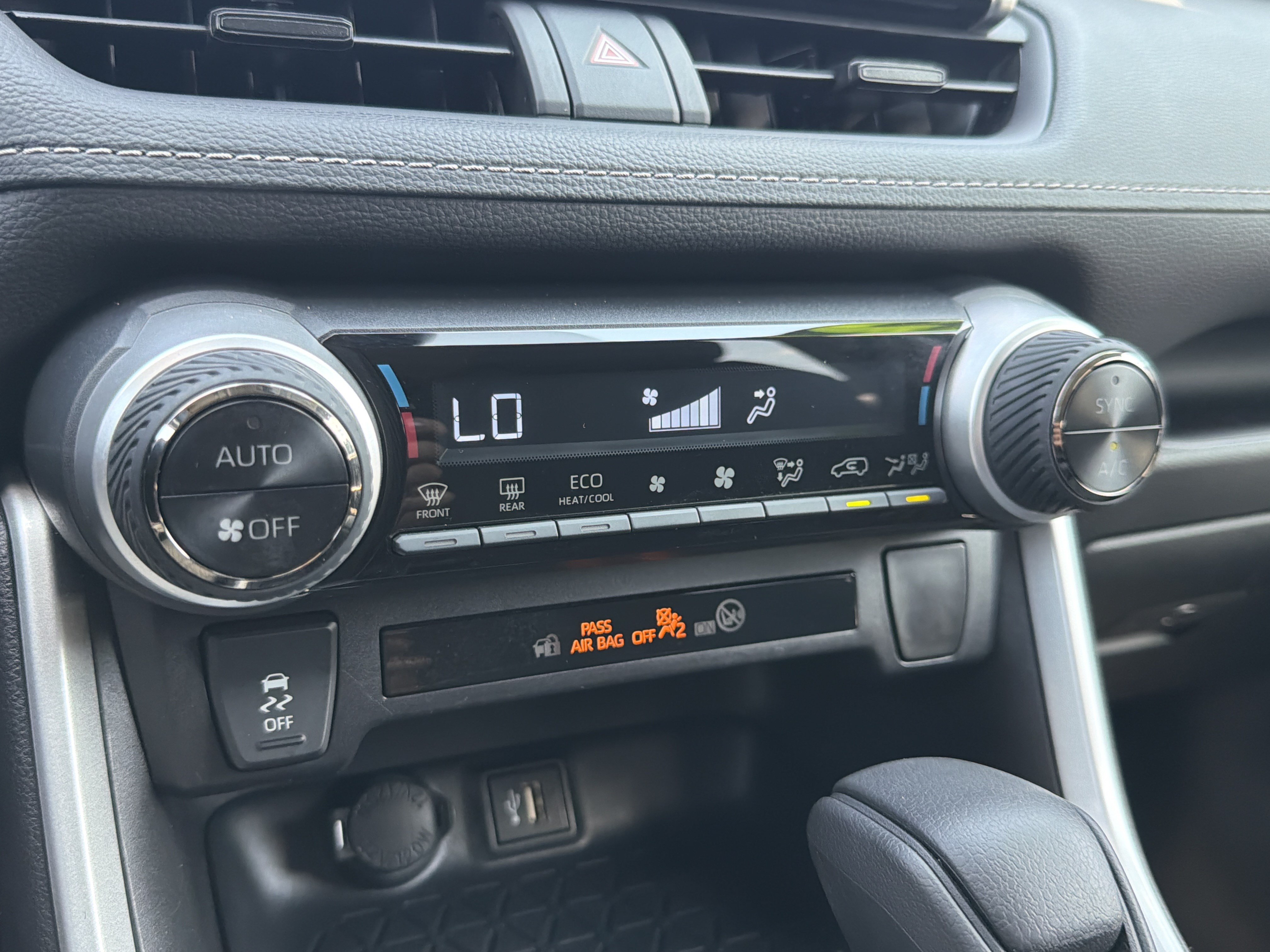 Certified 2025 Toyota RAV4 LE AWD/4WD image 8