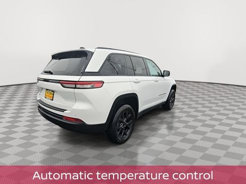 Used 2024 Jeep Grand Cherokee Altitude image 8