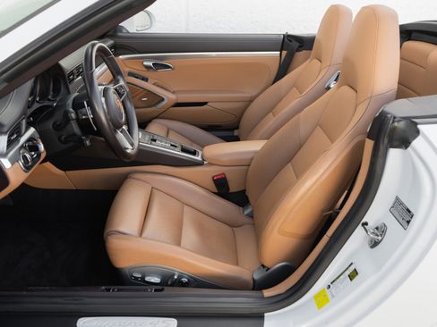 Used 2018 Porsche 911 Carrera 4S image 9