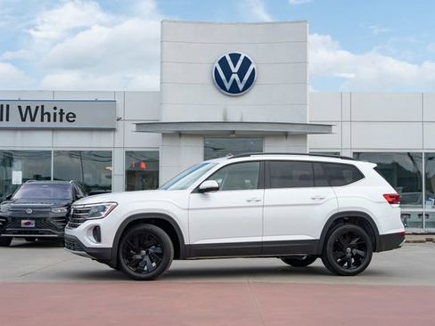New 2026 Volkswagen Atlas SE FWD image 1