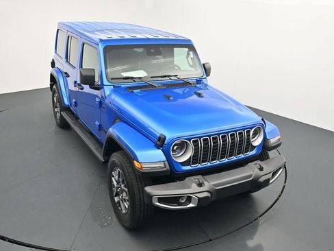 Used 2025 Jeep Wrangler Unlimited Sahara AWD/4WD image 24