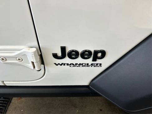 Used 2022 Jeep Wrangler Unlimited Sport AWD/4WD image 23