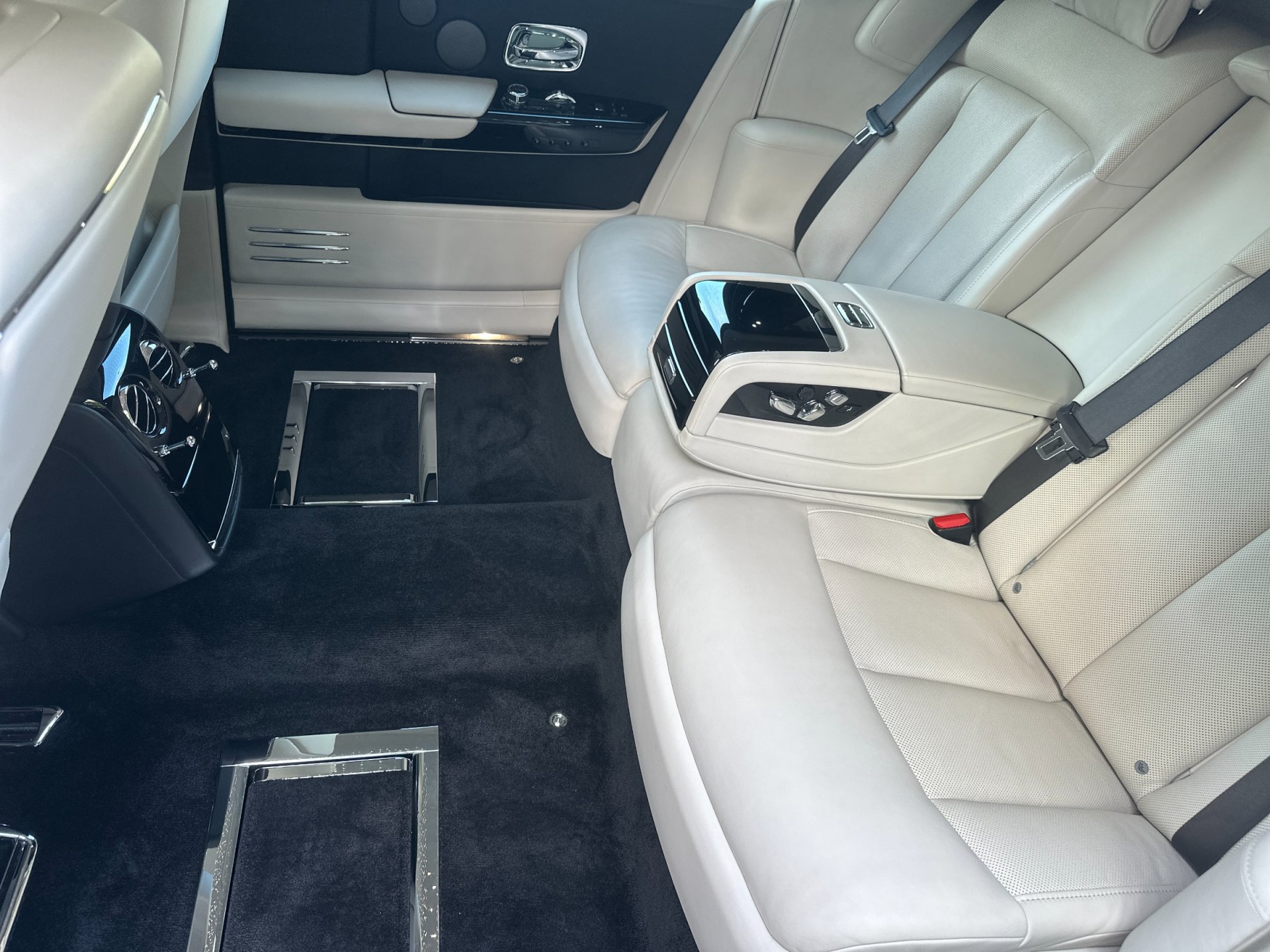 Certified 2018 Rolls-Royce Phantom Extended Wheelbase RWD image 6