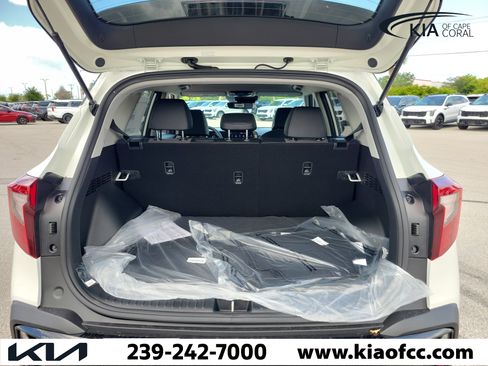 New 2026 Kia Seltos S FWD image 10