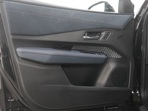 Used 2024 Nissan Ariya AWD image 22