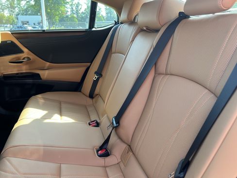 Used 2023 Lexus ES 350 Ultra Luxury w/ Accessory Package (Z2) FWD image 33