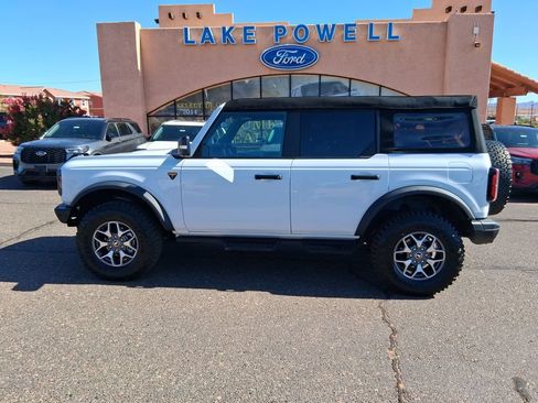 Used 2024 Ford Bronco Badlands AWD/4WD image 2