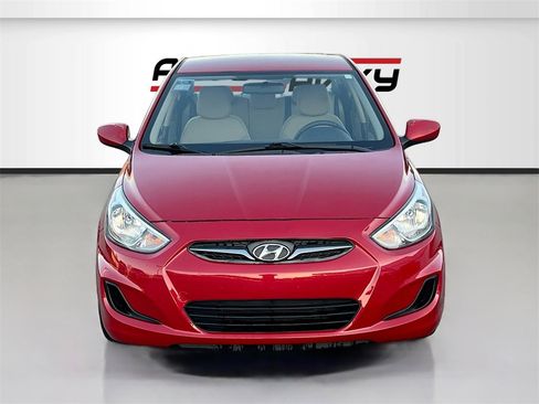 Used 2017 Hyundai Accent SE image 2
