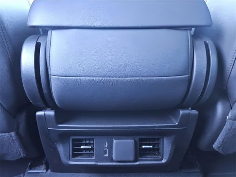 Used 2025 GMC Sierra 1500 SLT image 12