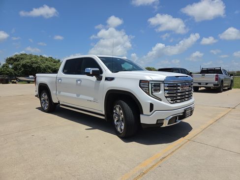 Used 2024 GMC Sierra 1500 Denali w/ Denali Reserve Package AWD/4WD image 3