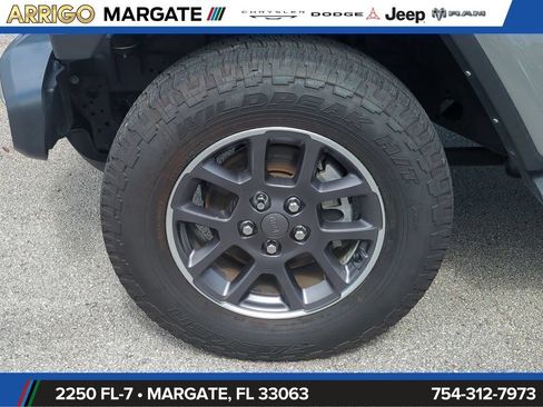 Used 2022 Jeep Gladiator Overland w/ Popular Equipment Package AWD/4WD image 12