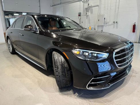 Used 2022 Mercedes-Benz S 500 4MATIC w/ AMG Line Package image 3